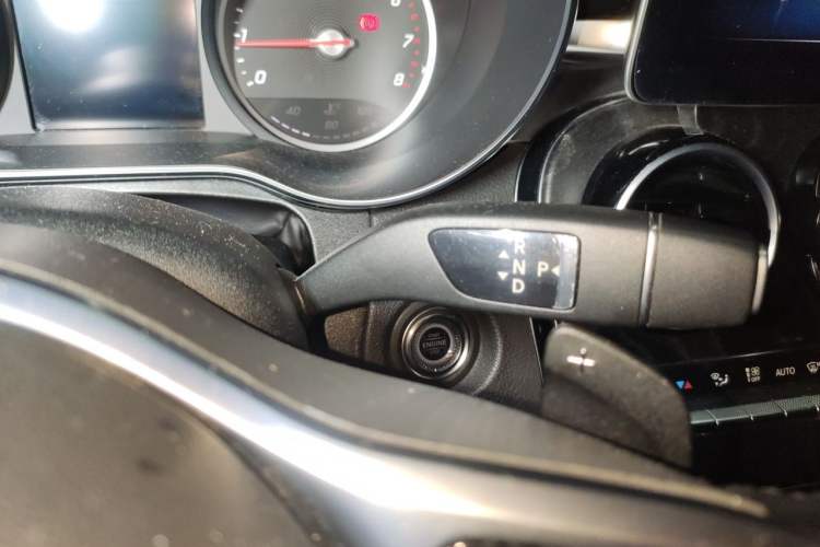 Used Mercedes-Benz C-Class 2019 C 180 L Fashion Edition Sport Version Gear Lever