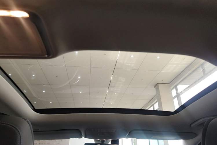 Used Mercedes-Benz C-Class 2019 Restyled C 260 L Sport Edition Headliner