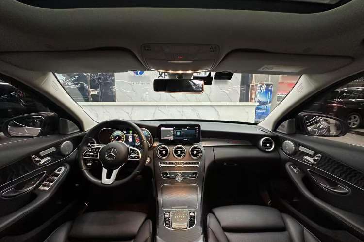 Used Mercedes-Benz C-Class 2019 C 260 Estate Interior 1