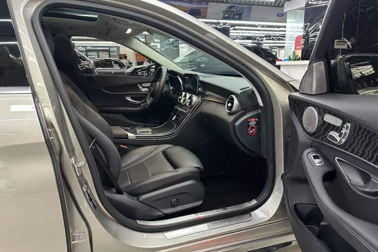 Used Mercedes-Benz C-Class 2019 C 260 Estate Interior 7