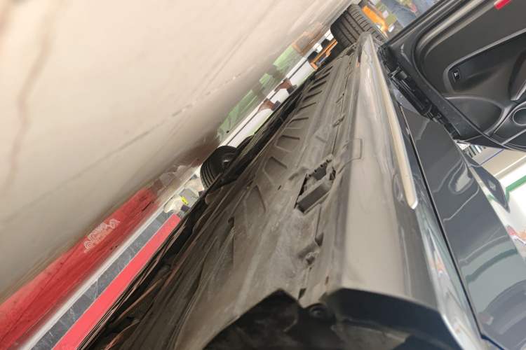 Used Mercedes-Benz C-Class 2019 Restyled C 260 L Sport Edition Left Side Sill