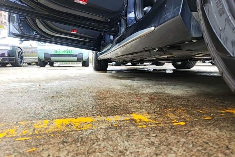 Used Mercedes-Benz C-Class 2019 C 260 L Sport Edition Left Side Sill