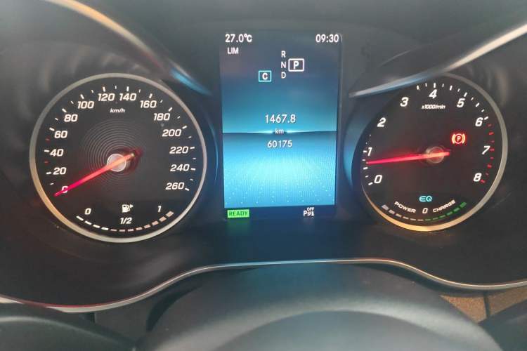 Used Mercedes-Benz C-Class 2019 C 260 L Sport Edition Odometer Close Up