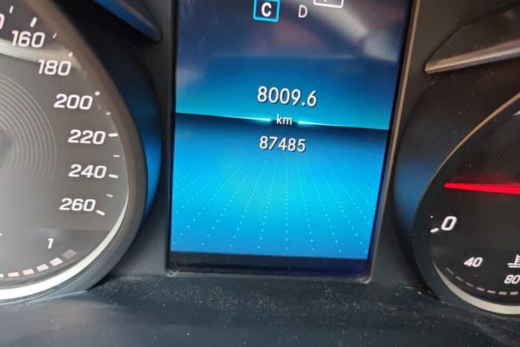 Used Mercedes-Benz C-Class 2019 C 180 L Fashion Edition Sport Version Odometer Close Up