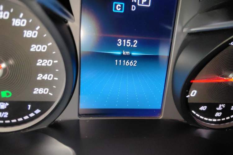 Used Mercedes-Benz C-Class 2019 C 180 L Fashion Edition Sport Version Odometer Close Up