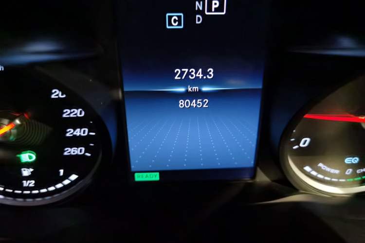Used Mercedes-Benz C-Class 2019 C 260 L Sport Edition Odometer Close Up