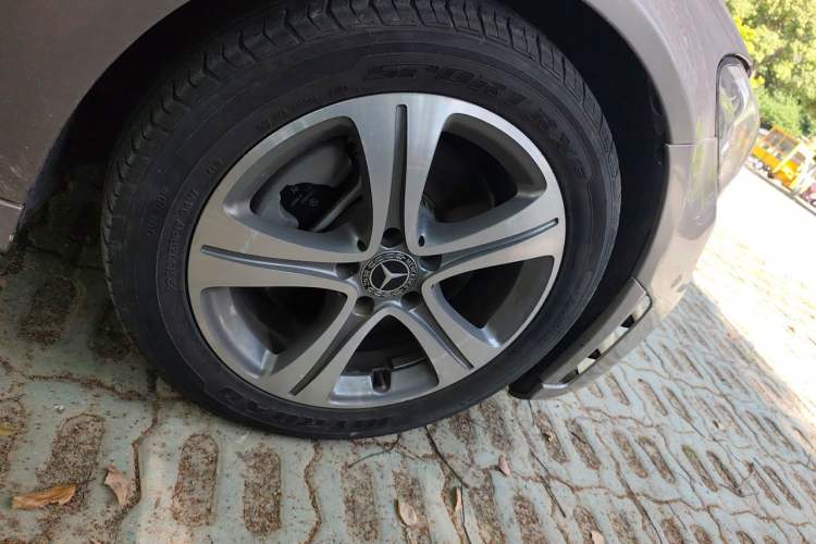Used Mercedes-Benz C-Class 2019 Restyled C 260 L Sport Edition Right Front Wheel Hub