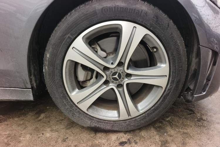 Used Mercedes-Benz C-Class 2019 Restyled C 260 L Sport Edition Right Front Wheel Hub