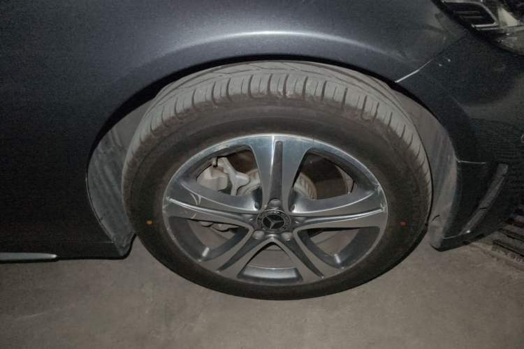 Used Mercedes-Benz C-Class 2019 Restyled C 260 L Sport Edition Right Front Wheel Hub
