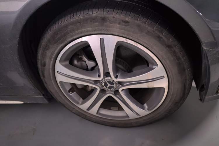 Used Mercedes-Benz C-Class 2019 Restyled C 260 L Sport Edition Right Front Wheel Hub