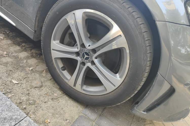 Used Mercedes-Benz C-Class 2019 Restyled C 260 L Sport Edition Right Front Wheel Hub