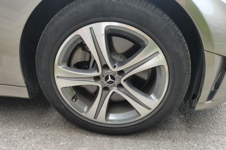 Used Mercedes-Benz C-Class 2019 Restyled C 260 L Sport Edition Right Front Wheel Hub