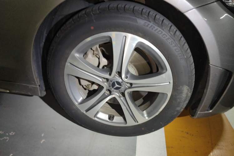 Used Mercedes-Benz C-Class 2019 Restyled C 260 L Sport Edition Right Front Wheel Hub