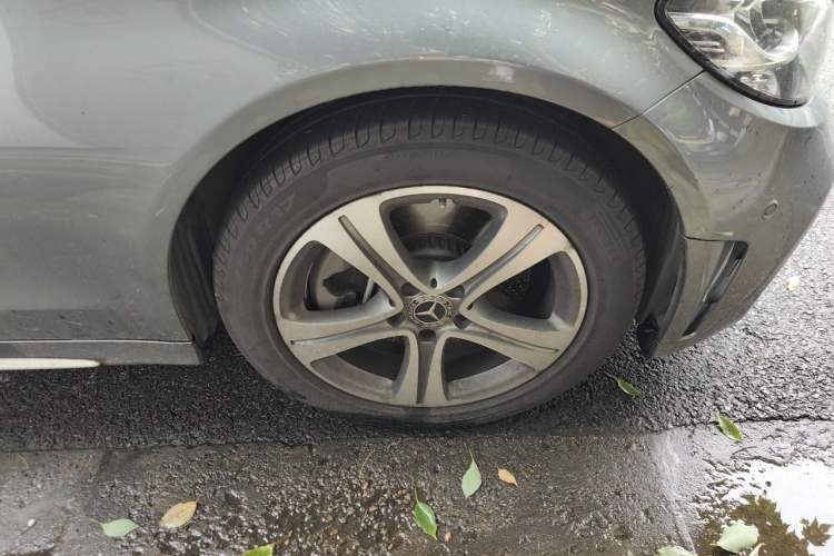 Used Mercedes-Benz C-Class 2019 Restyled C 260 L Sport Edition Right Front Wheel Hub