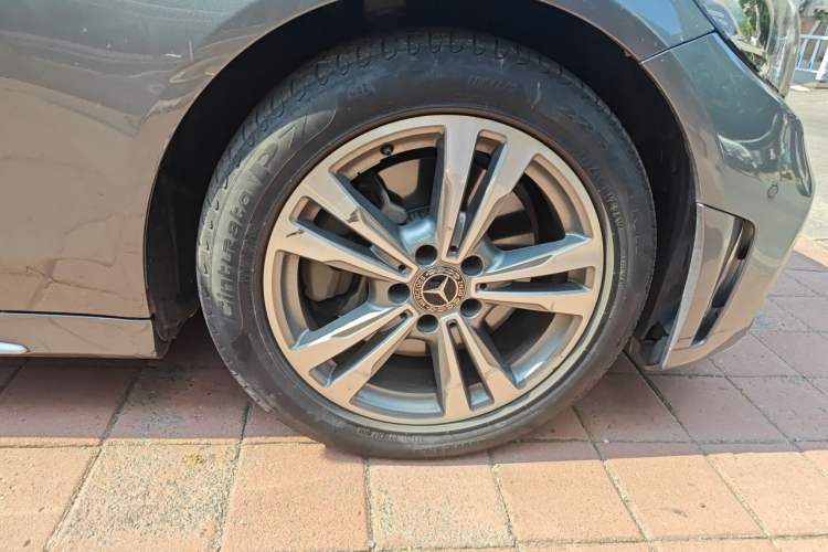 Used Mercedes-Benz C-Class 2019 C 180 L Fashion Edition Sport Version Right Front Wheel Hub