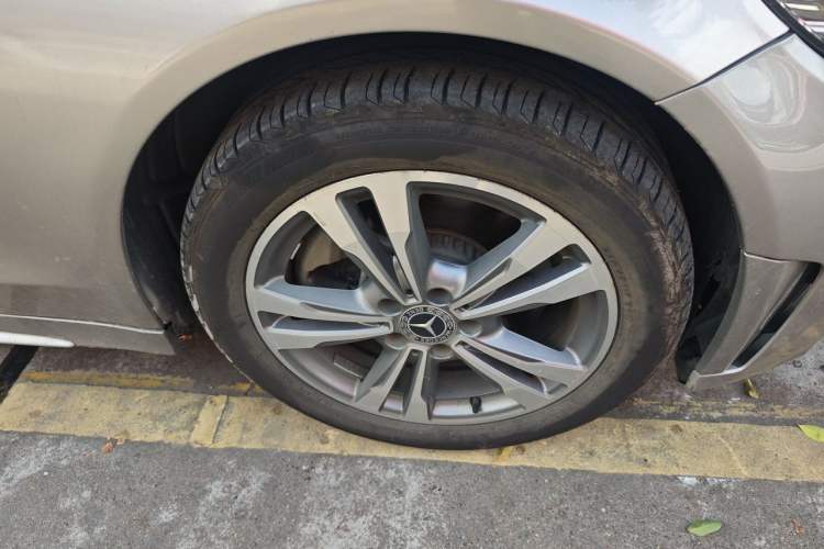 Used Mercedes-Benz C-Class 2019 C 180 L Fashion Edition Sport Version Right Front Wheel Hub
