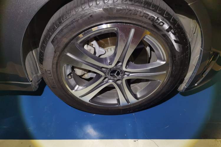 Used Mercedes-Benz C-Class 2019 C 260 L Sport Edition Right Front Wheel Hub