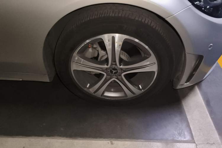 Used Mercedes-Benz C-Class 2019 Restyled C 260 L Sport Edition Right Front Wheel Hub