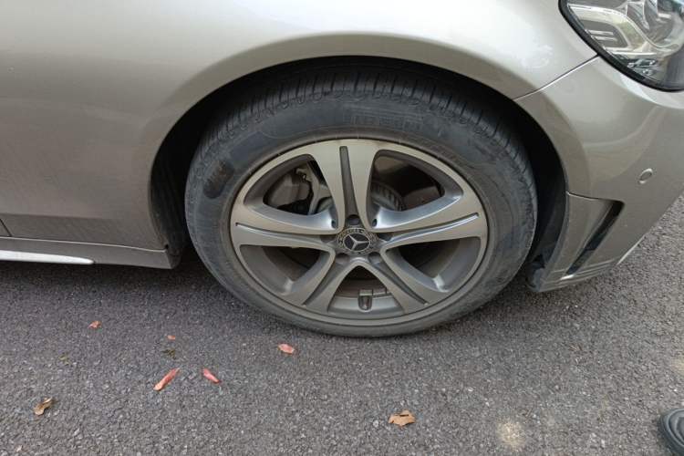 Used Mercedes-Benz C-Class 2019 Restyled C 260 L Sport Edition Right Front Wheel Hub