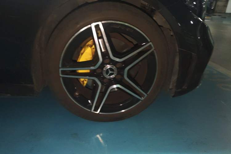 Used Mercedes-Benz C-Class 2019 C 260 Coupe Right Front Wheel Hub