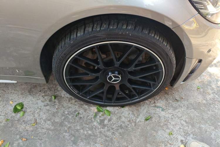Used Mercedes-Benz C-Class 2019 C 180 L Fashion Edition Sport Version Right Front Wheel Hub