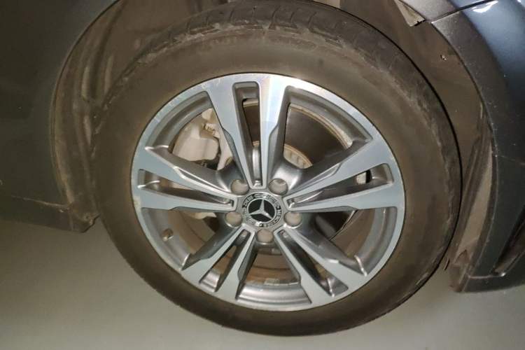 Used Mercedes-Benz C-Class 2019 C 180 L Fashion Edition Sport Version Right Front Wheel Hub