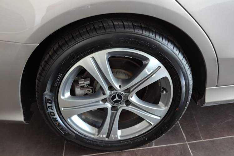Used Mercedes-Benz C-Class 2019 C 260 L Sport Edition Right Rear Wheel Hub
