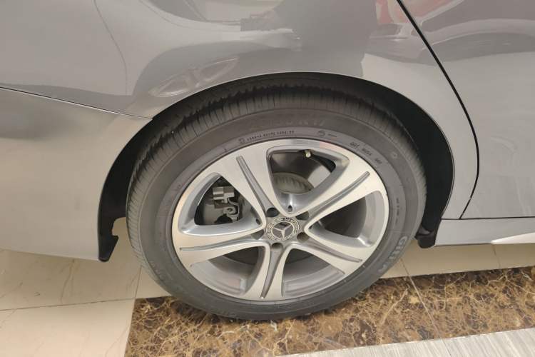 Used Mercedes-Benz C-Class 2019 Restyled C 260 L Sport Edition Right Rear Wheel Hub