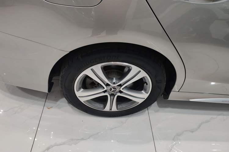Used Mercedes-Benz C-Class 2019 Restyled C 260 L Sport Edition Right Rear Wheel Hub