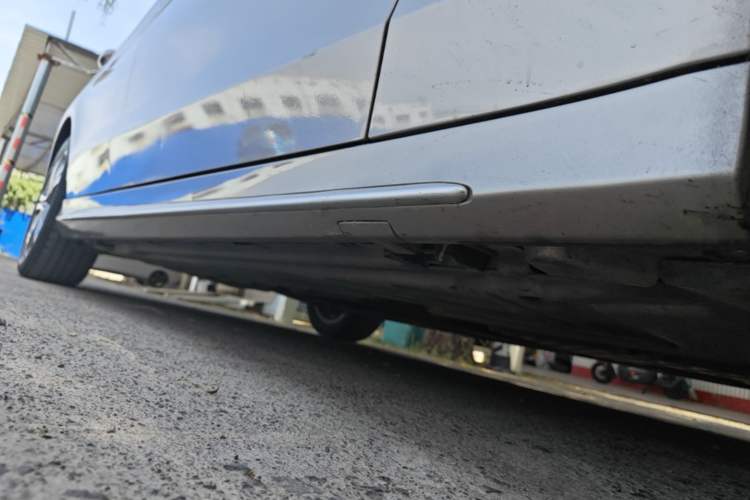 Used Mercedes-Benz C-Class 2019 Restyled C 260 L Sport Edition Right Side Sill