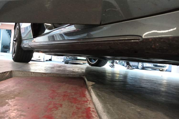 Used Mercedes-Benz C-Class 2019 C 260 Estate Right Side Sill