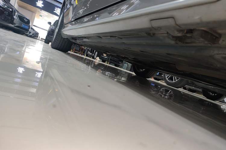 Used Mercedes-Benz C-Class 2019 Restyled C 260 L Sport Edition Right Side Sill