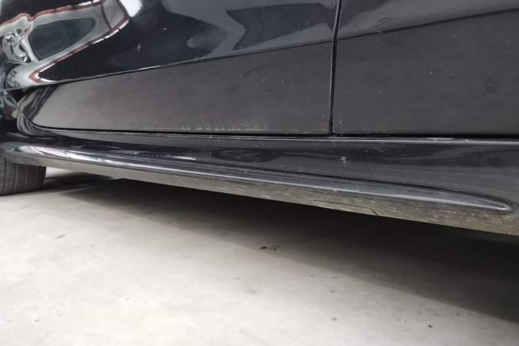 Used Mercedes-Benz C-Class 2019 C 260 4MATIC Coupe Right Side Sill