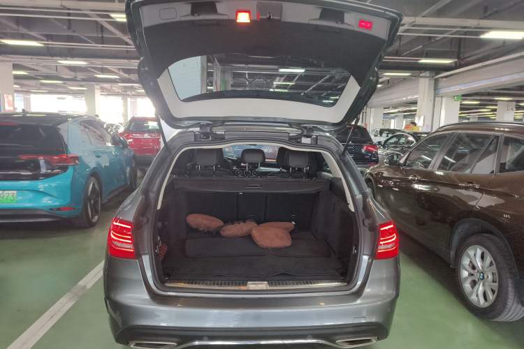 Used Mercedes-Benz C-Class 2019 C 260 Estate Trunk