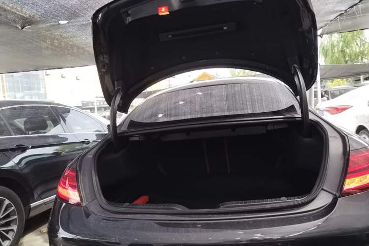 Used Mercedes-Benz C-Class 2019 C 260 4MATIC Coupe Trunk