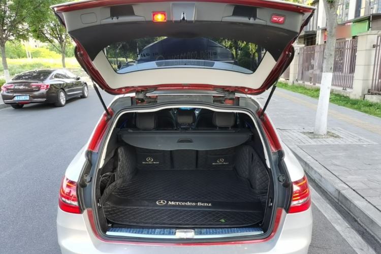Used Mercedes-Benz C-Class 2019 C 260 Estate Trunk
