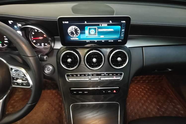 Used Mercedes-Benz C-Class 2019 C 180 L Fashion Edition Sport Version Audio And AC Panel