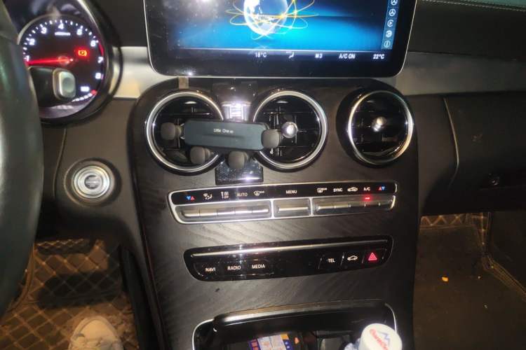 Used Mercedes-Benz C-Class 2019 C 180 L Fashion Edition Sport Version Audio And AC Panel
