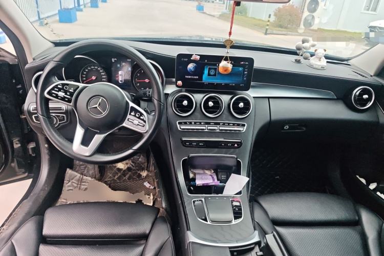 Used Mercedes-Benz C-Class 2019 C 180 L Fashion Edition Sport Version Center Console