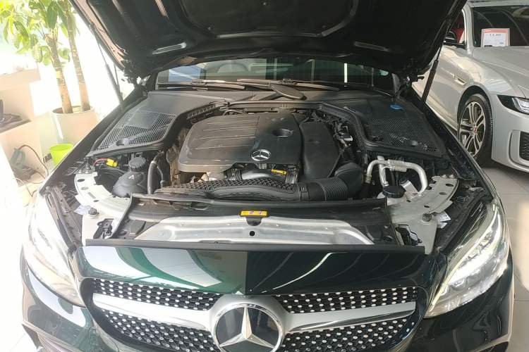 Used Mercedes-Benz C-Class 2019 C 260 Estate Engine Bay