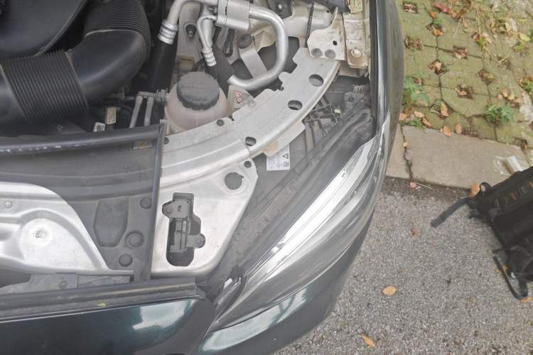 Used Mercedes-Benz C-Class 2019 C 260 Estate Engine Bay Left