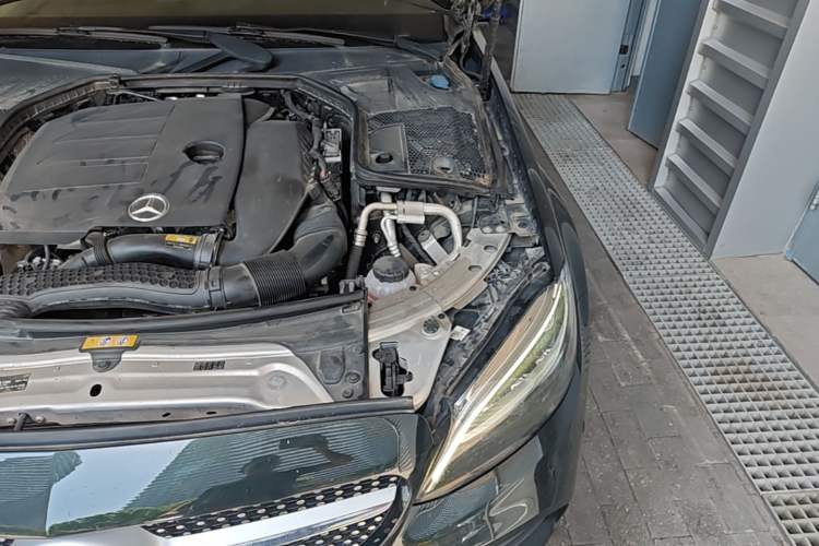 Used Mercedes-Benz C-Class 2019 C 260 L Sport Edition Engine Bay Left