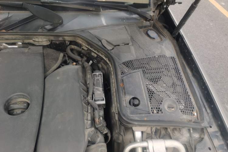 Used Mercedes-Benz C-Class 2019 C 260 Sport Edition Engine Bay Left