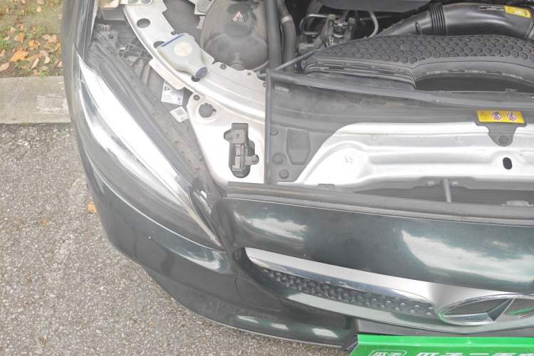 Used Mercedes-Benz C-Class 2019 C 260 Estate Engine Bay Right