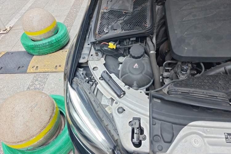 Used Mercedes-Benz C-Class 2019 Restyled C 260 L Sport Edition Engine Bay Right