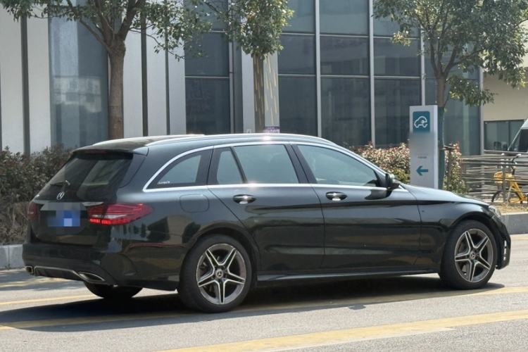 Used Mercedes-Benz C-Class 2019 C 260 Estate Exterior 3