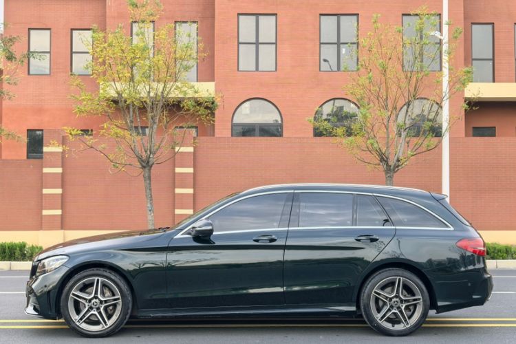 Used Mercedes-Benz C-Class 2019 C 260 Estate Exterior 4