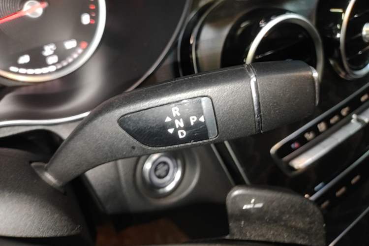 Used Mercedes-Benz C-Class 2019 C 180 L Fashion Edition Sport Version Gear Lever