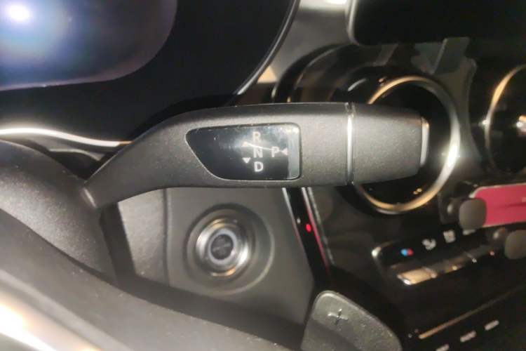 Used Mercedes-Benz C-Class 2019 Restyled C 260 L Sport Edition Gear Lever