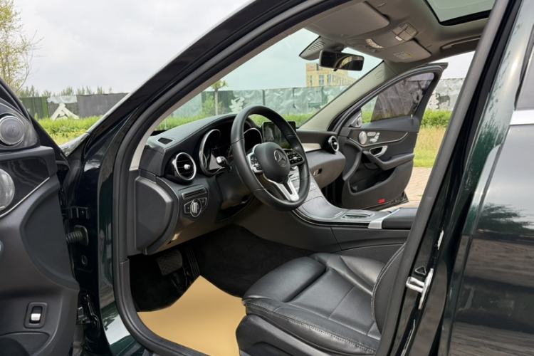 Used Mercedes-Benz C-Class 2019 C 260 L Sport Edition Interior 4